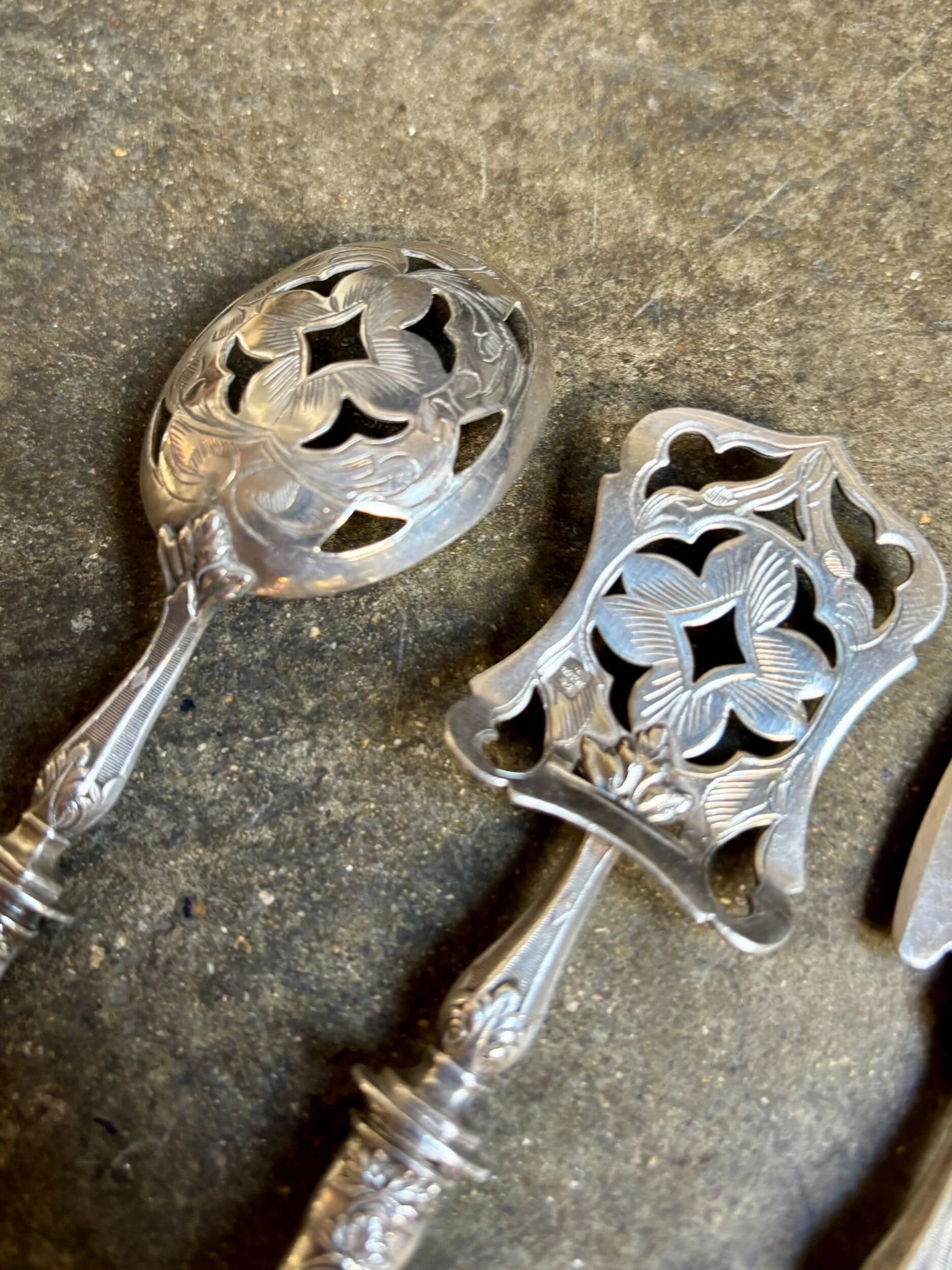 4 silver bonbon spoons engraved "HS"