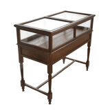 Wooden presentation showcase table
