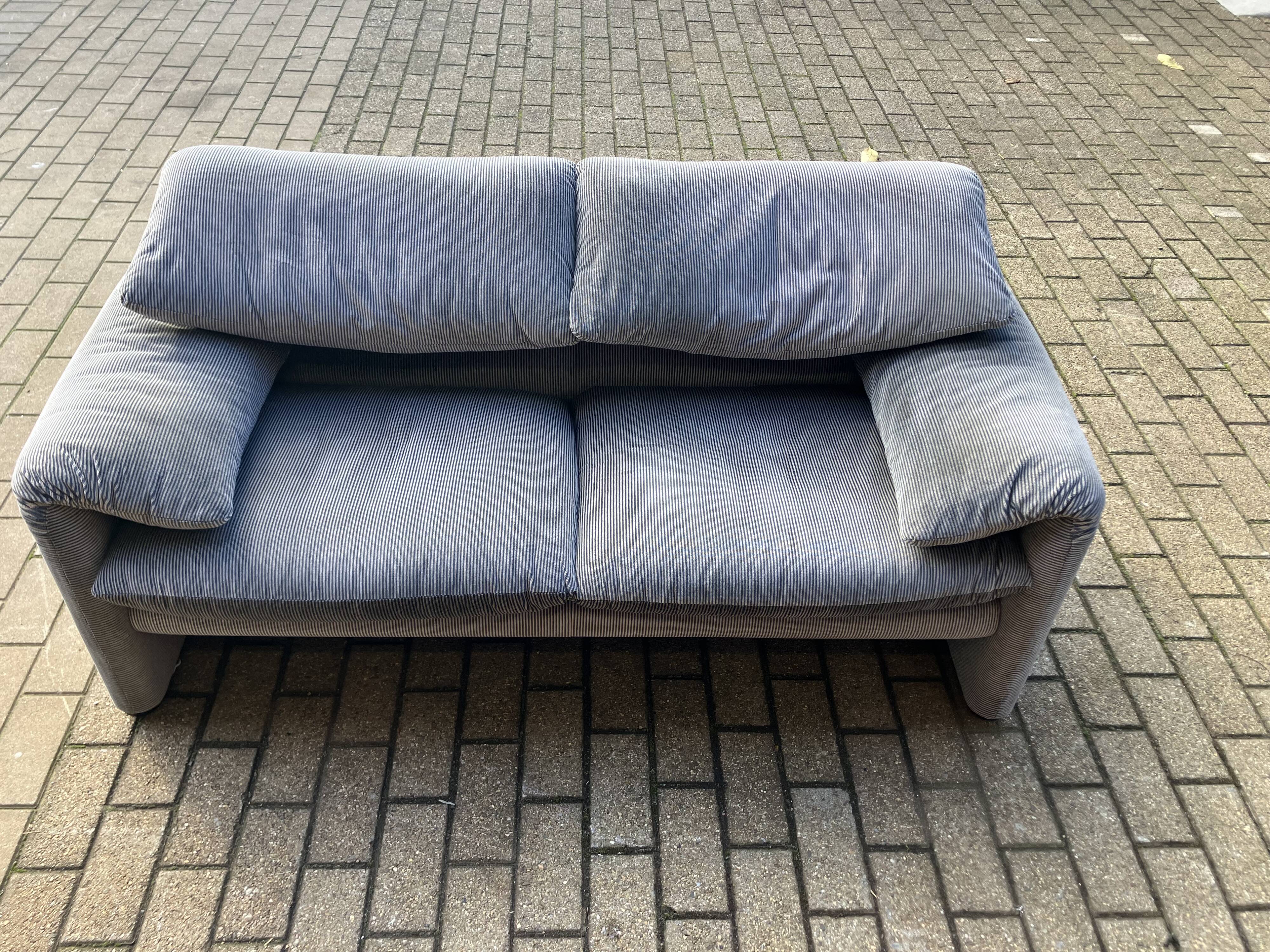 Cassina Maralunga 2 seater sofa, light gray Vico Magistretti