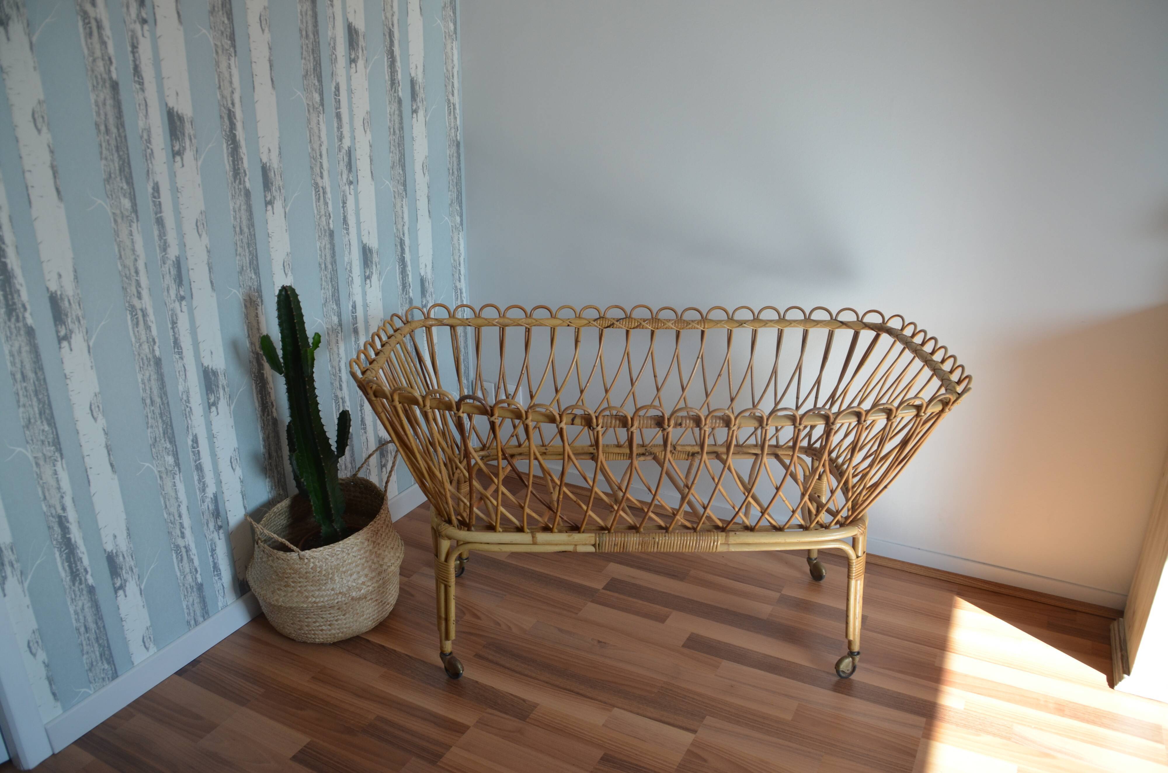 Baby vintage rattan bed