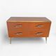 Commode en verre ambré avec détails en laiton, style mid-century modern