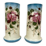 Paire de vases en opaline à décor émaillé, fin XIXe