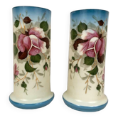 Paire de vases en opaline à décor émaillé, fin XIXe