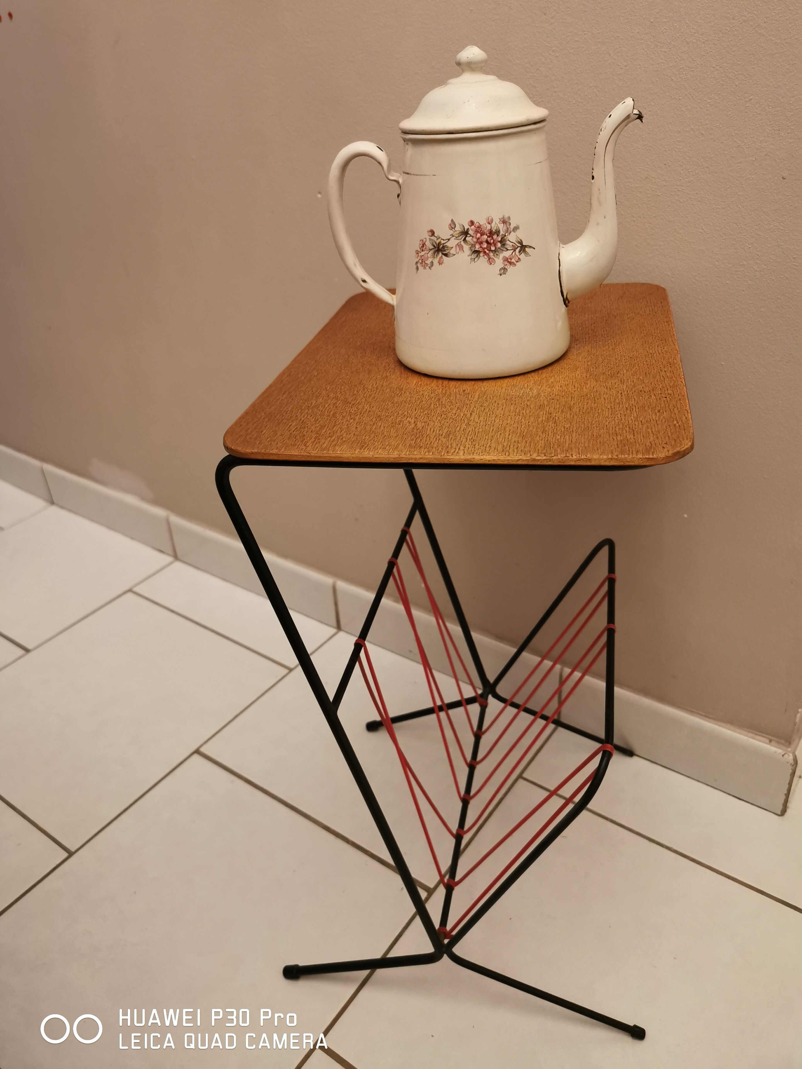 Scoubidou magazine door