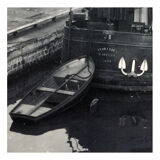Photo ancienne d'une péniche sur un canal au Nord de Paris
