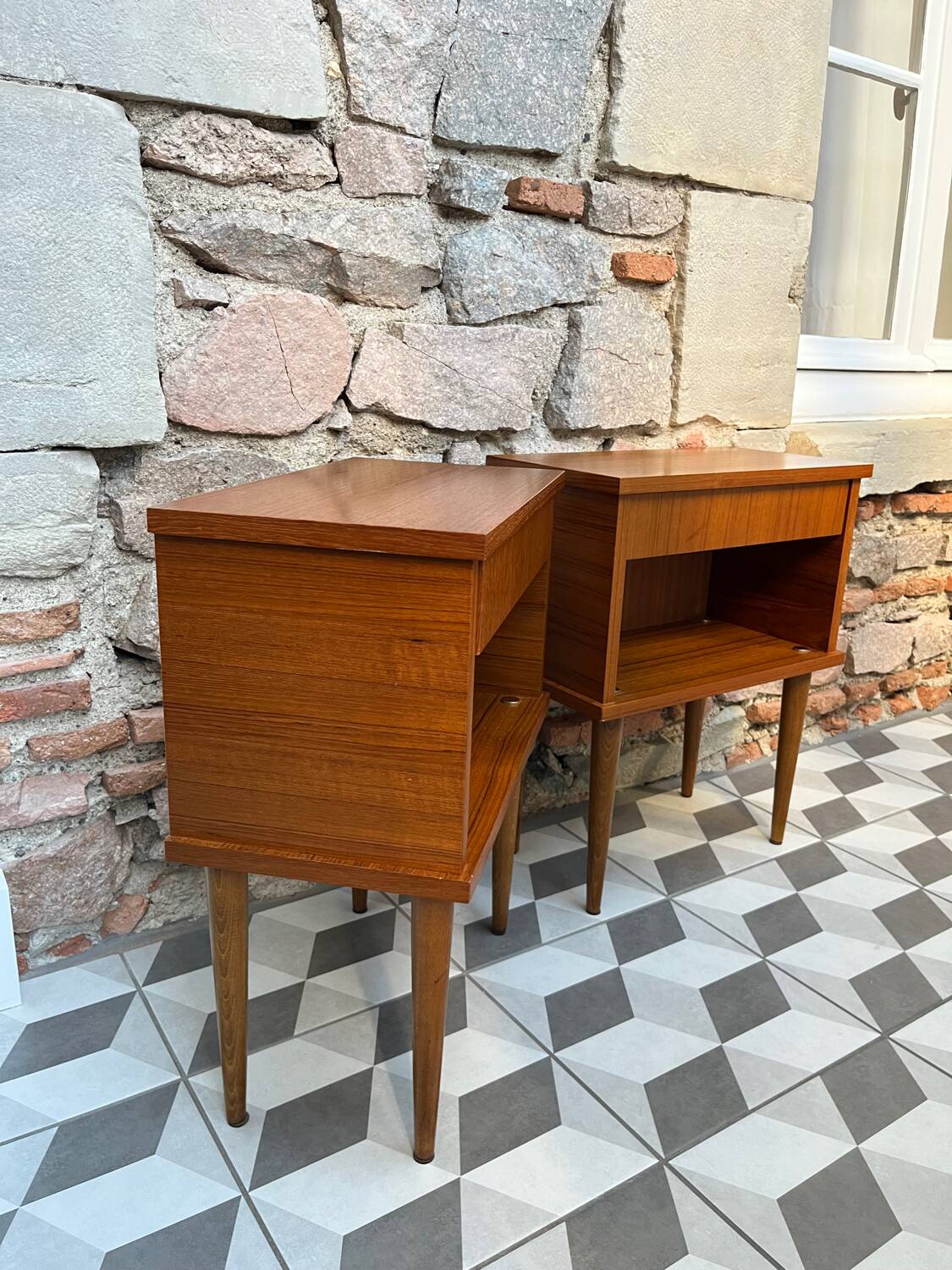 Pair of bedside tables with tapered legs, 1960s/70s