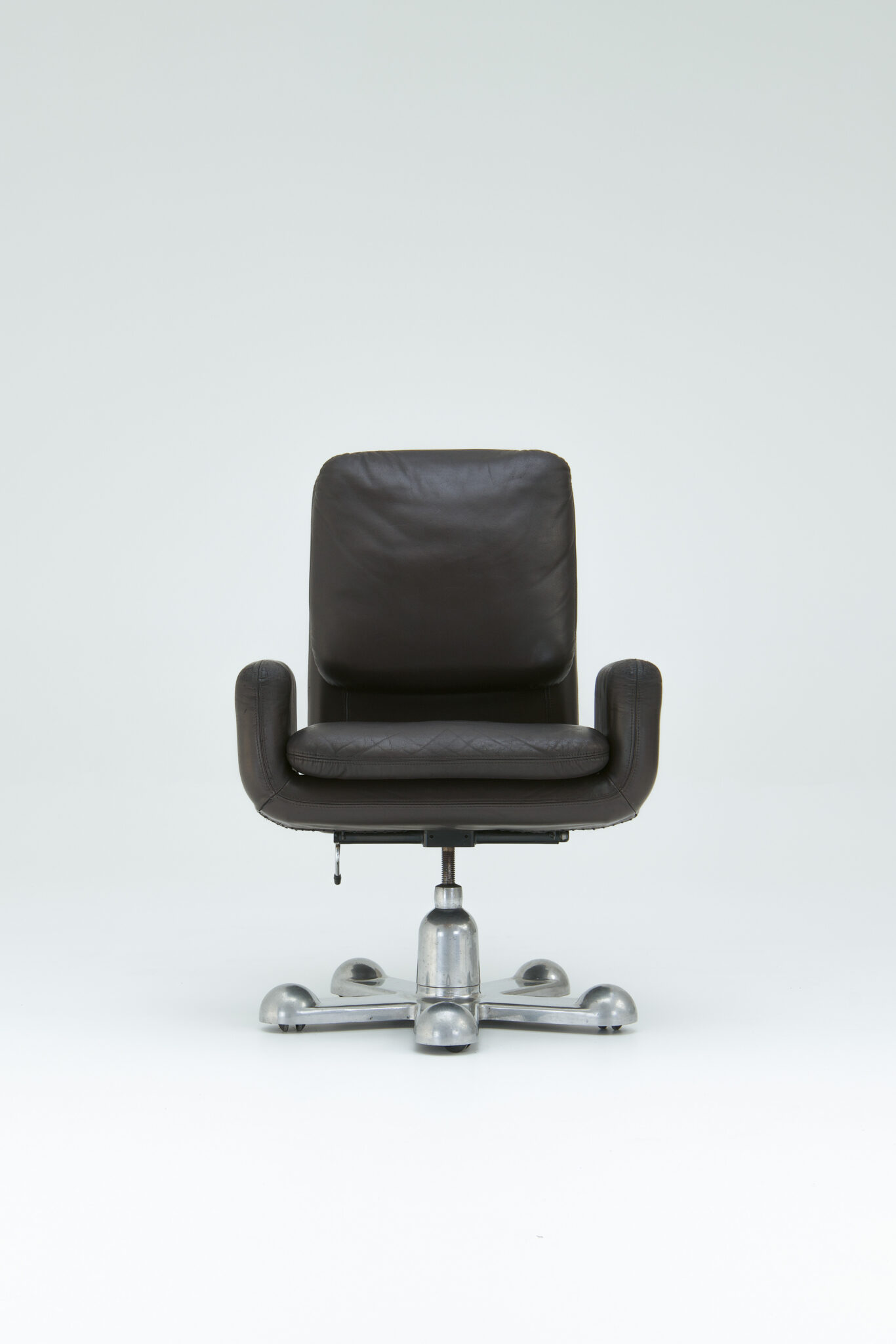 Chaise de bureau pivotante - Perry King et Santiago Miranda