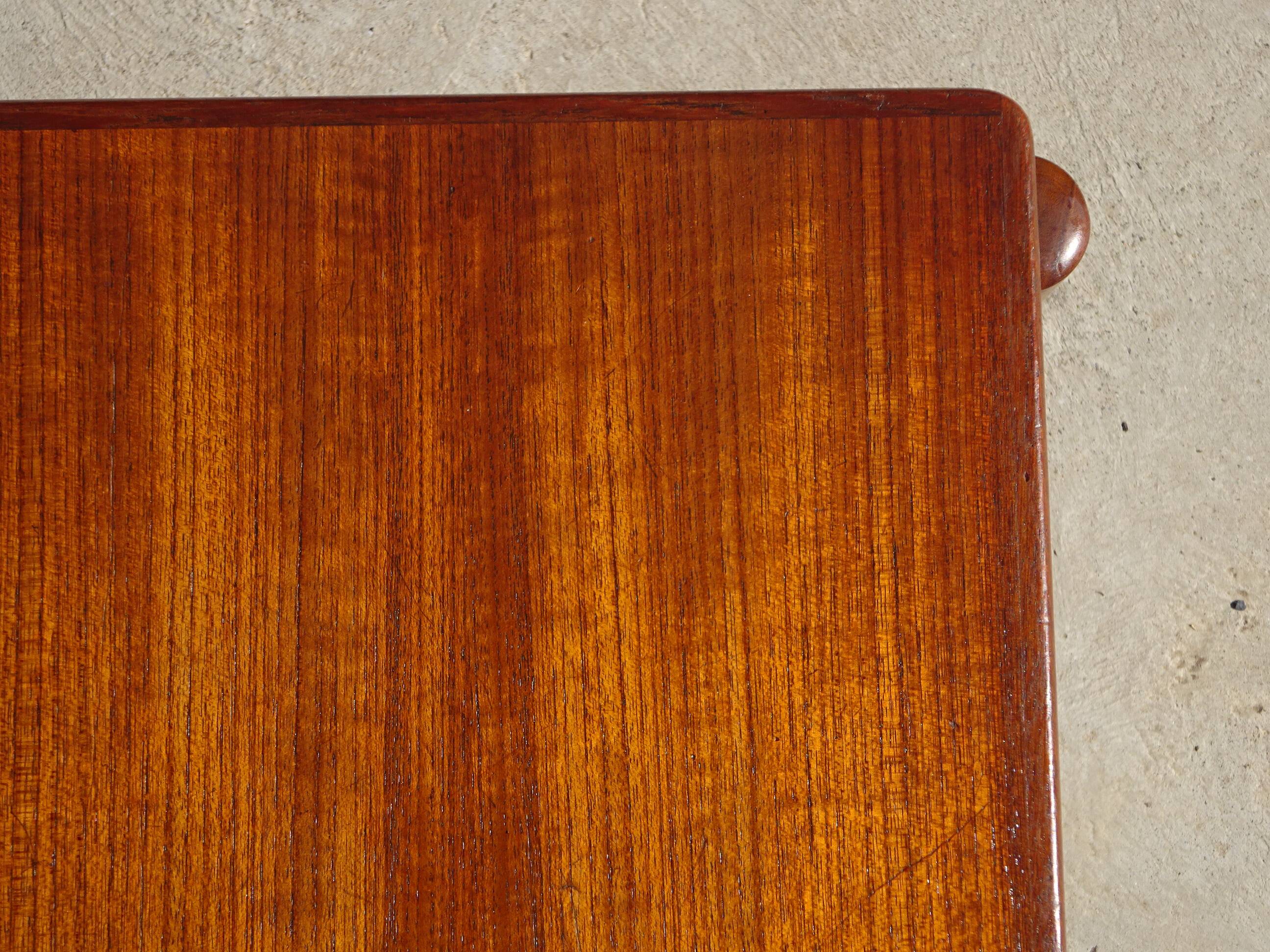 Karl Sørlie & Sønner 3-seater modular bench and coffee table