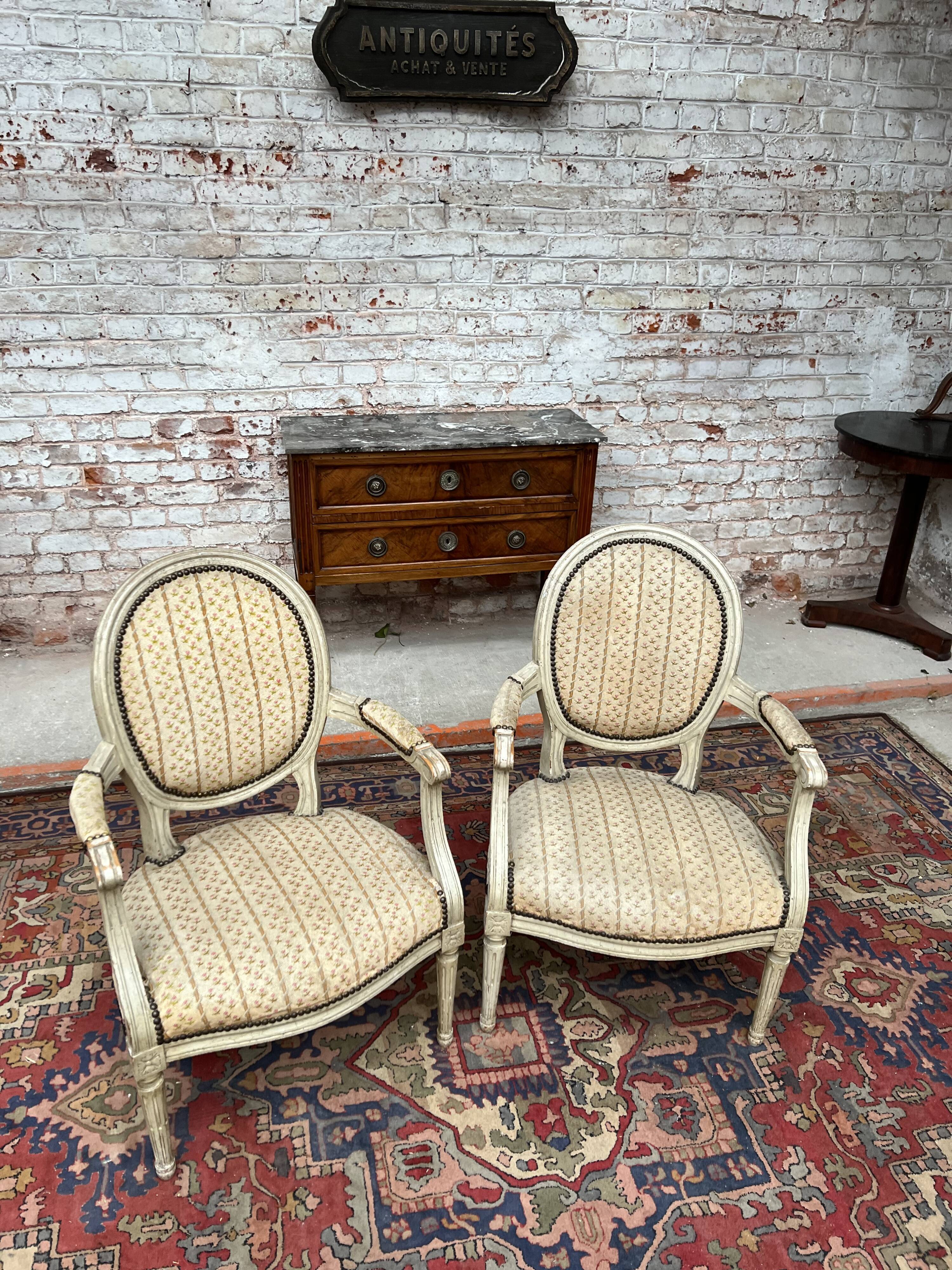 Pair of Armchairs with Back Medallion Lacquered Wood Louis XVI Style XIX Century