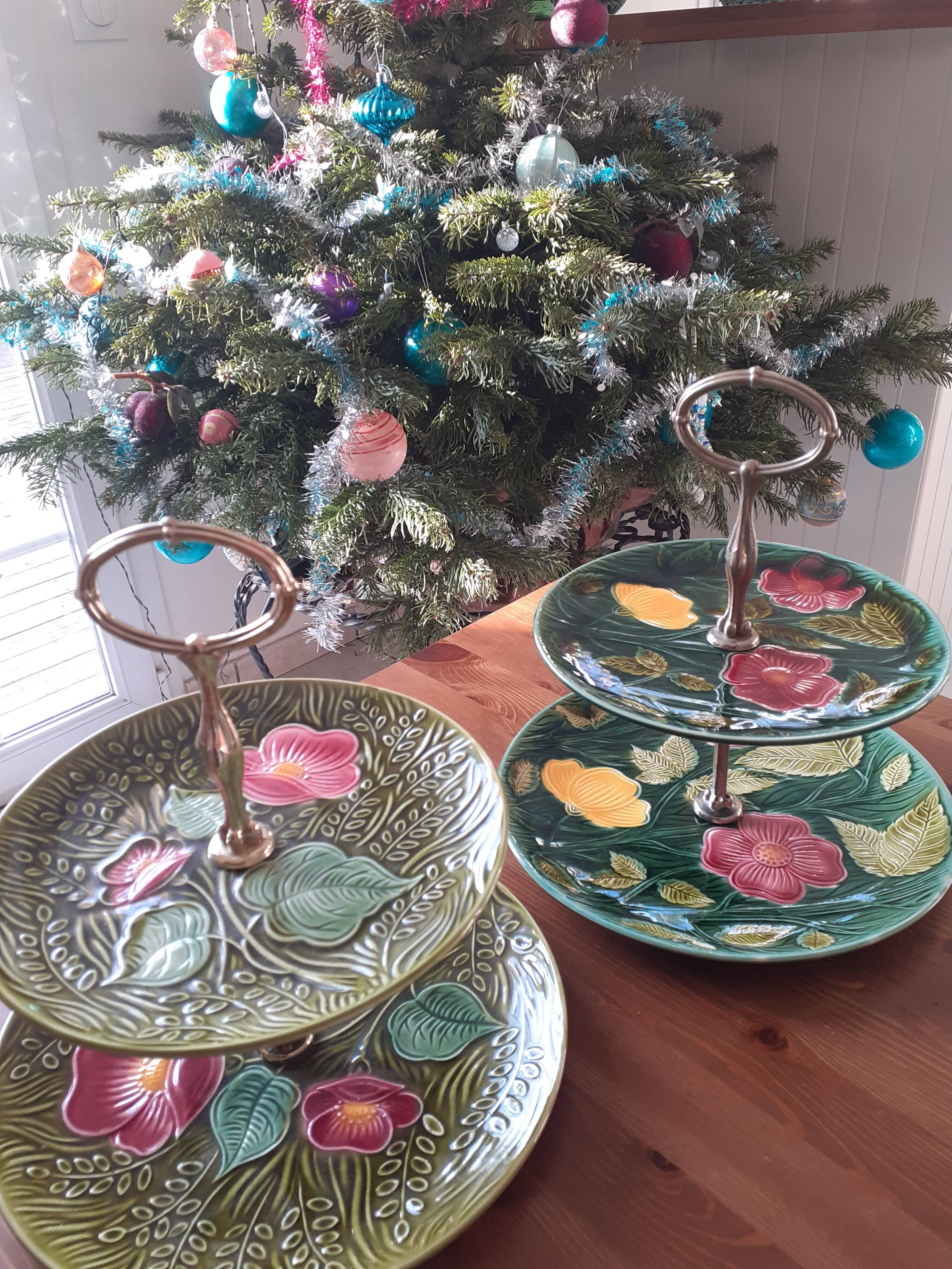 Servant display with cakes Sarreguemines