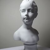 Bust of Louise Brongniart after Houdon, white biscuit Tharaud Limoges 20th century.
