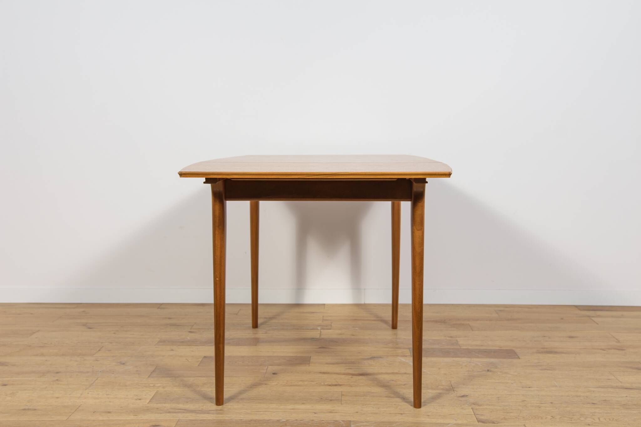 Table à manger extensible en teck du milieu du siècle de McIntosh, Royaume-Uni.