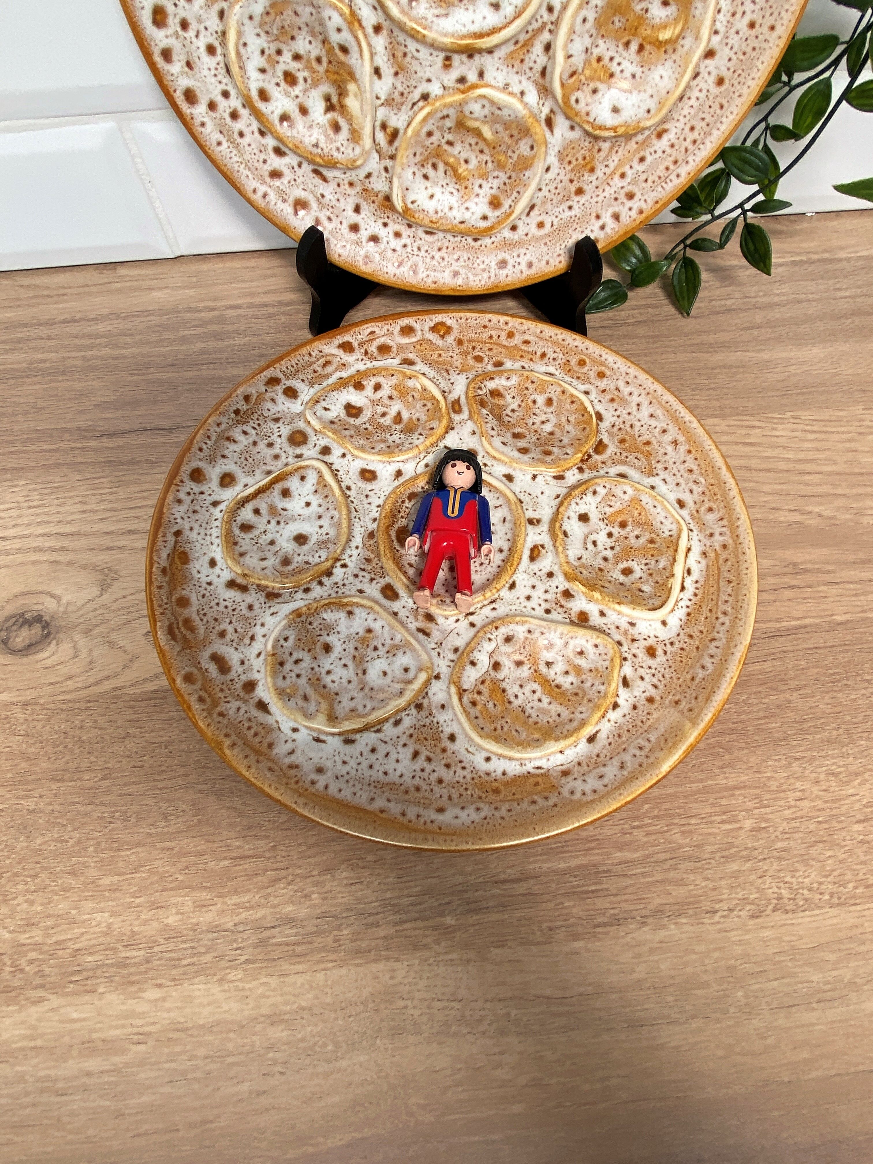 2 Niderviller oyster plates