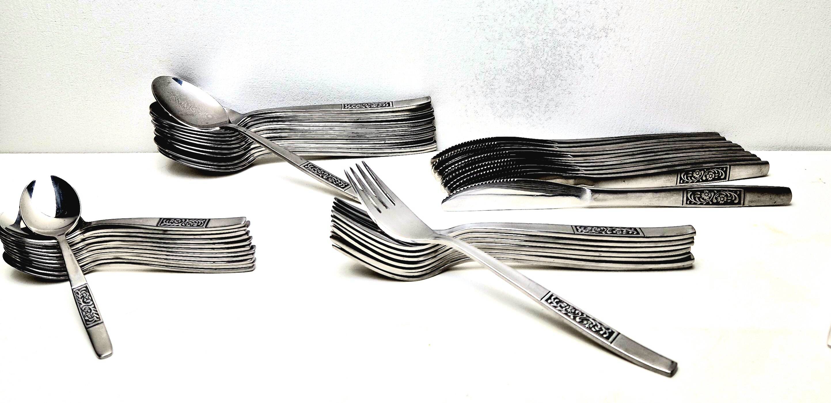 Lot de 45 couverts Amefa Holland Damask Stainless