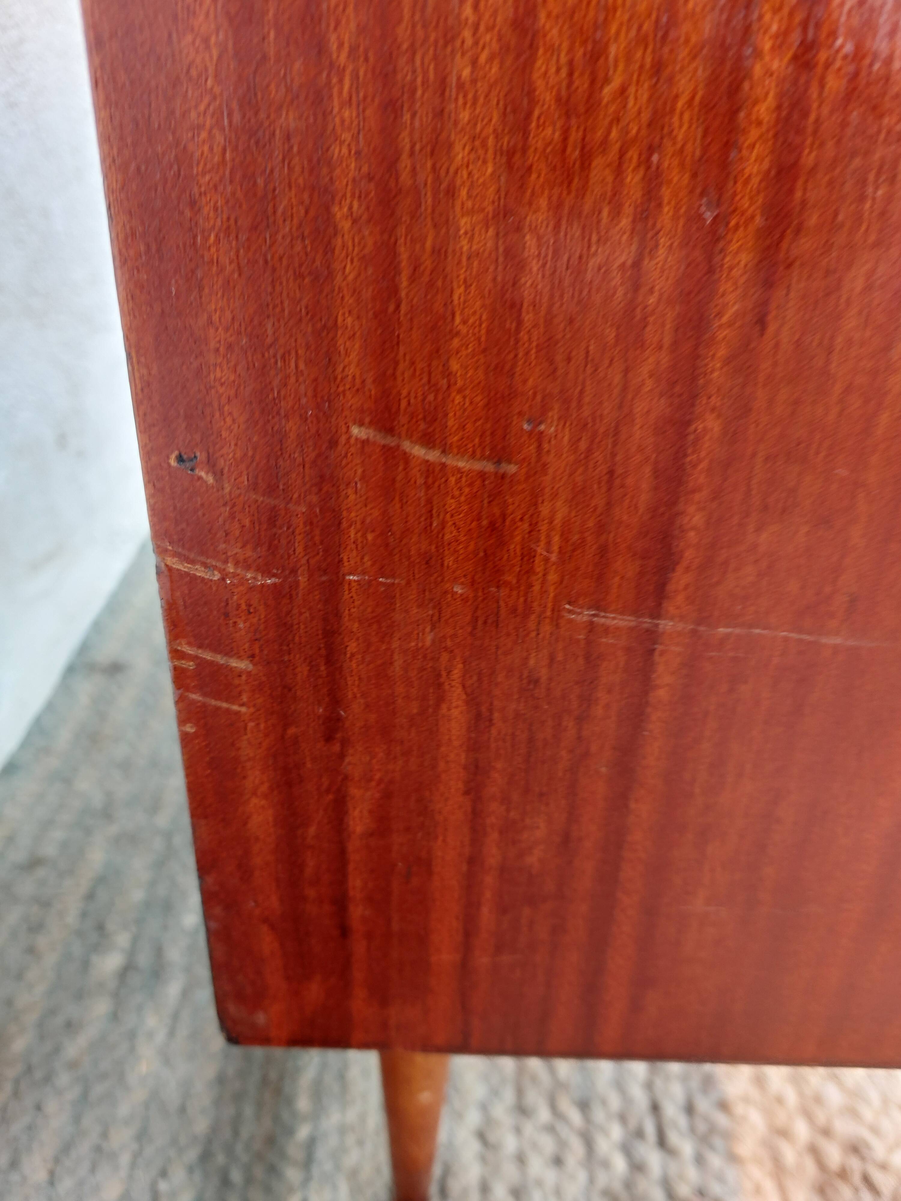 Vintage tapered leg chest of drawers