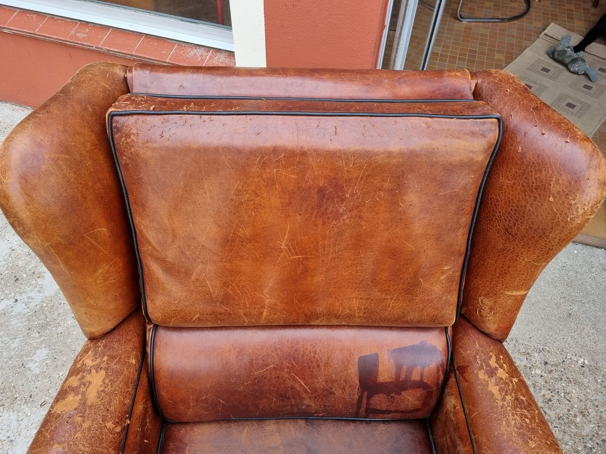 Paire de fauteuils club en cuir des années 1980