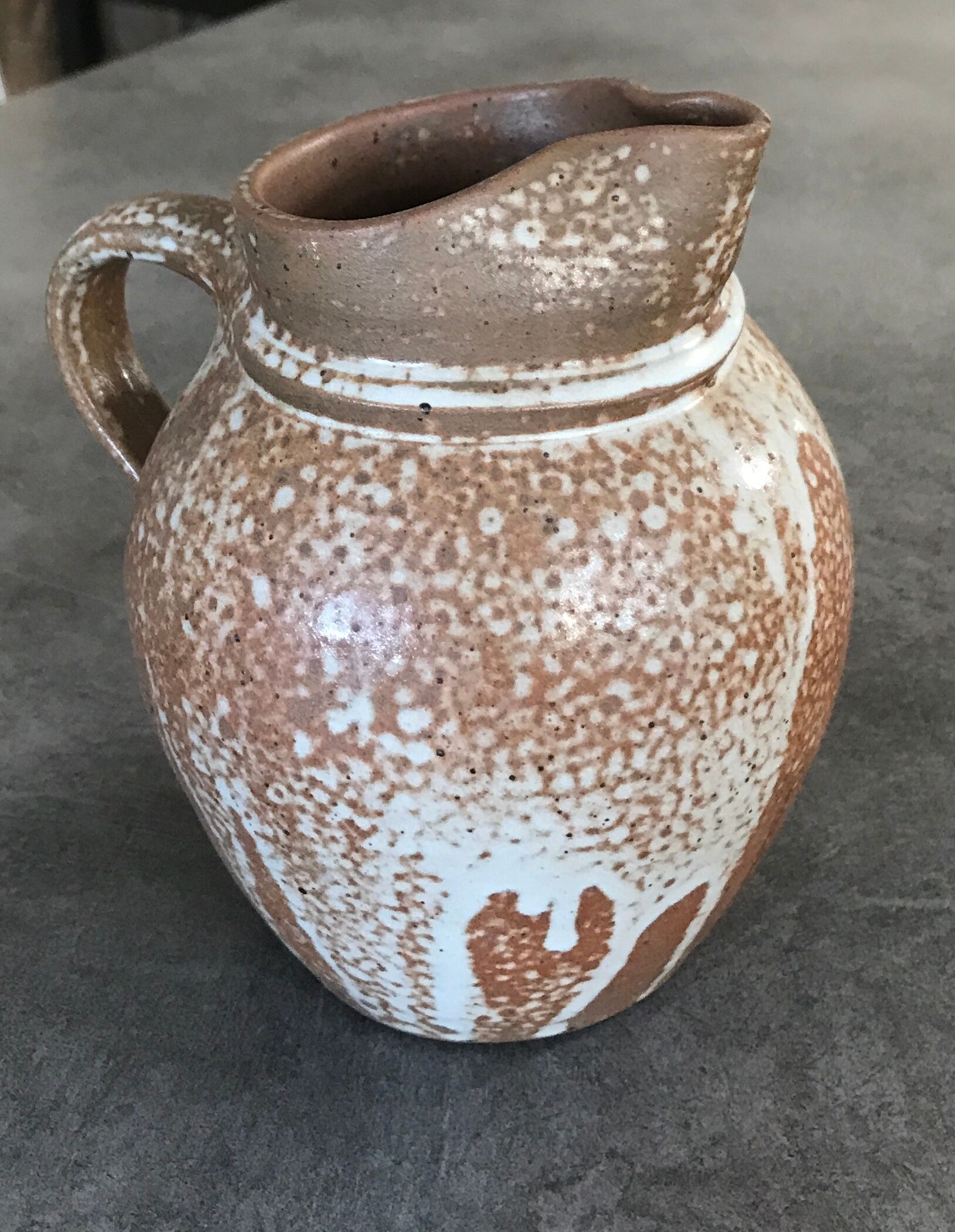 Pitcher in brown sandstone with effect of dripping and white speckling