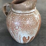Pitcher in brown sandstone with effect of dripping and white speckling