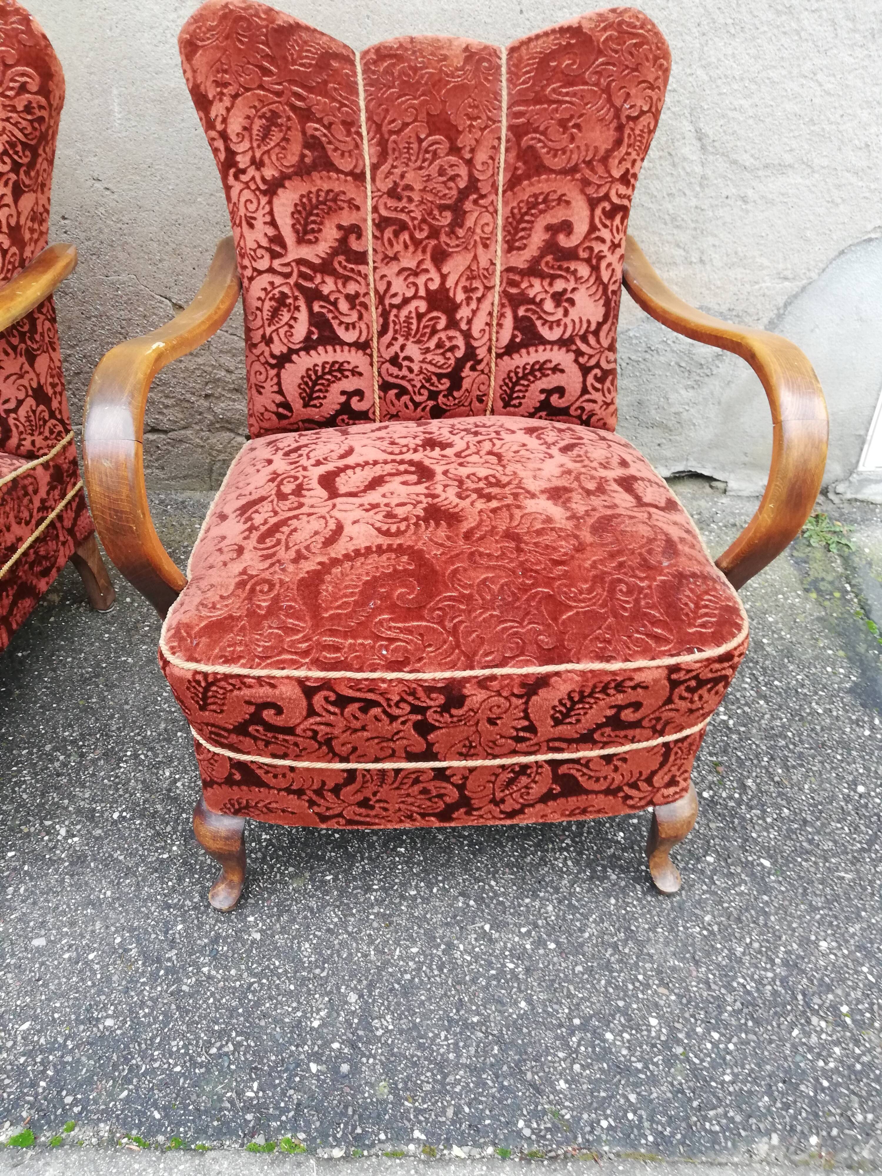 Paire de fauteuils année 50 tissu bordeaux