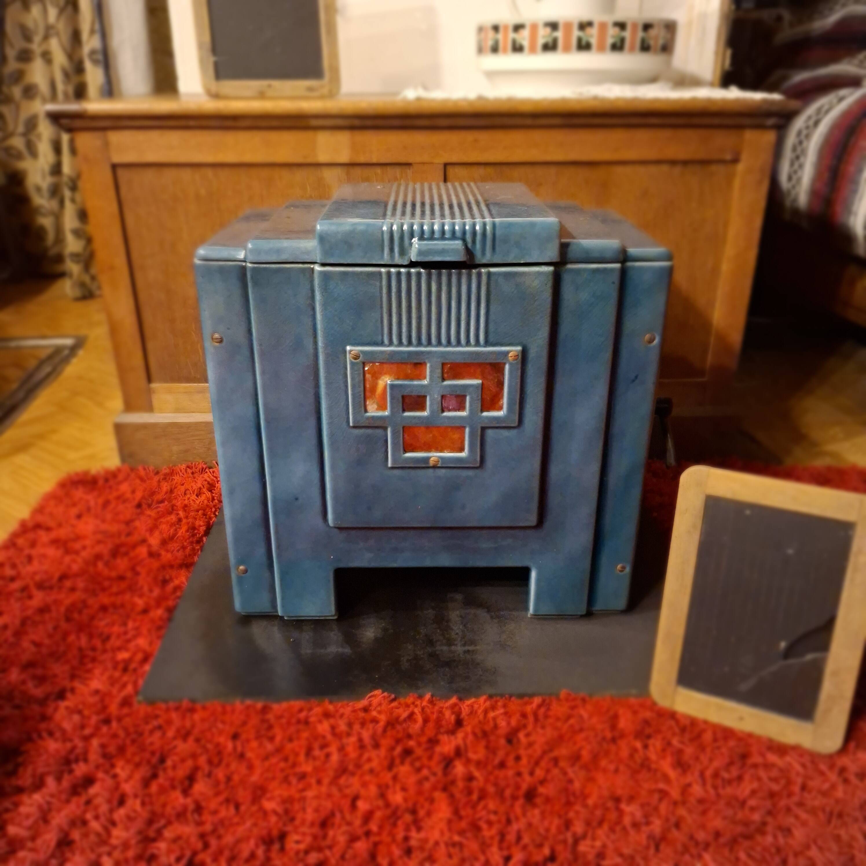 Enamelled cast iron stove