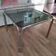 Table basse piètement chromé et plateau en verre fumé noir