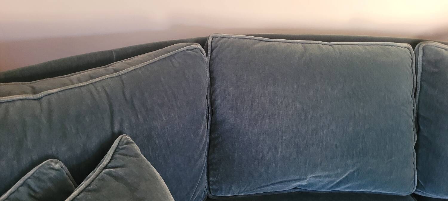 Louis XVI style curved bench sofa in storm blue velvet – 3 seater