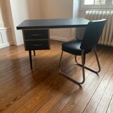 Indus desk and its chair