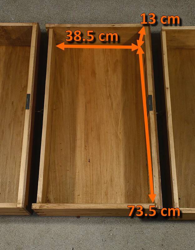 Walnut chest of drawers, Restoration style – Late 19th century