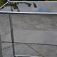 Console/étagère sur pied en acier chromé et verre fumé