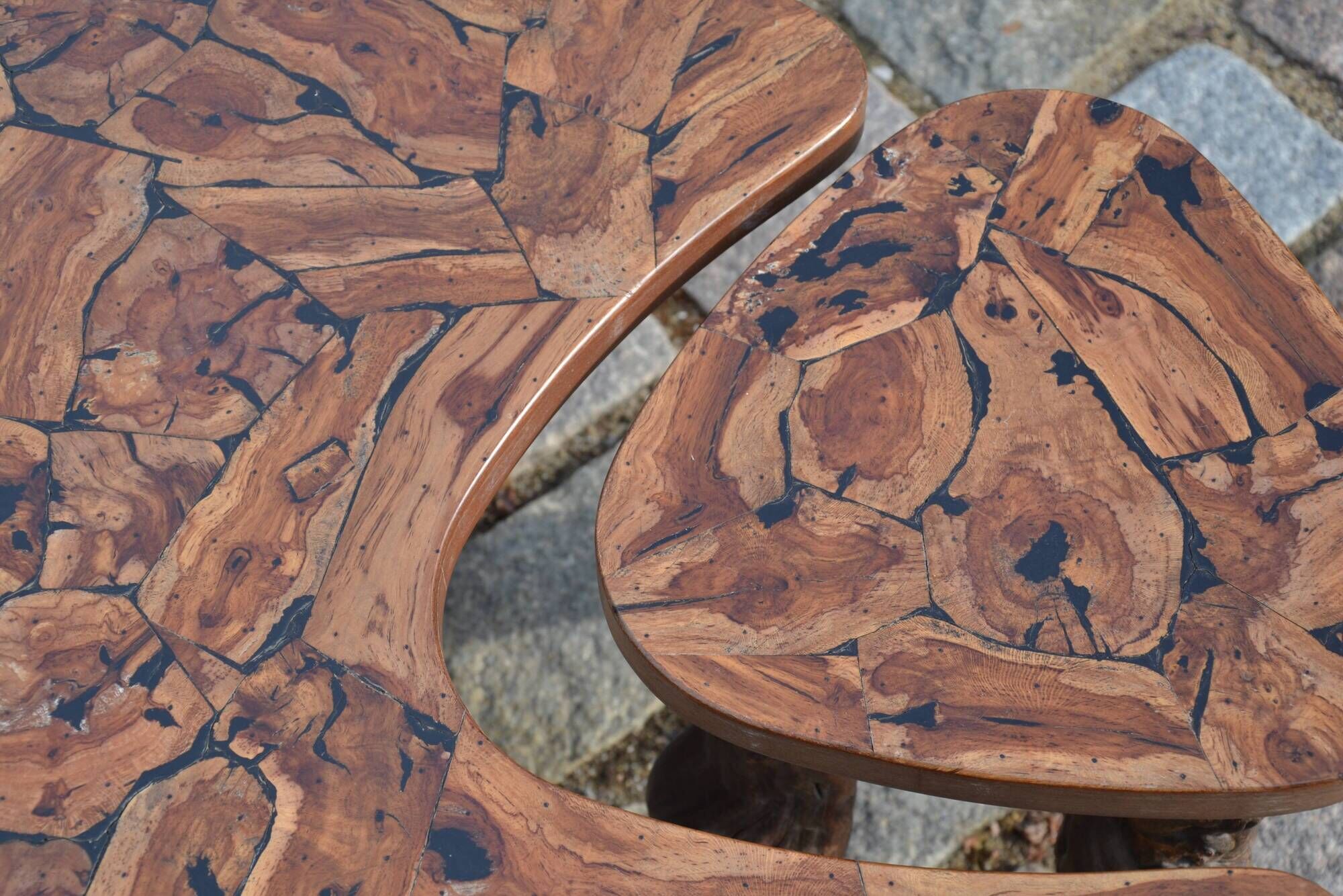 Modular coffee table in vine shoot marquetry.