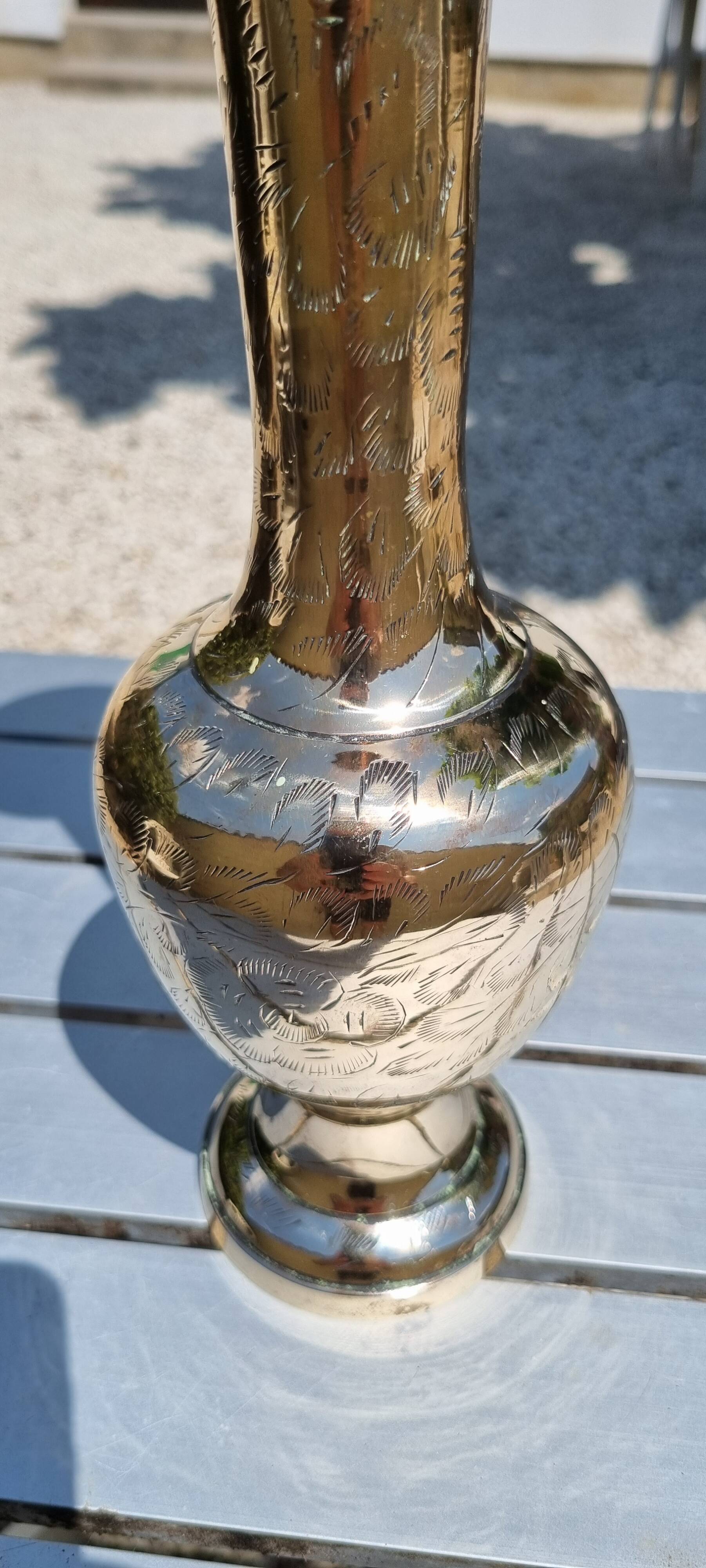 Traditional soliflore vase from India or the Middle East in copper.