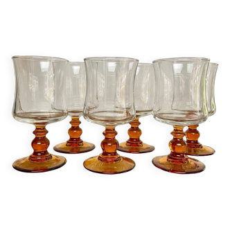 6 petits verres à pieds ambrés