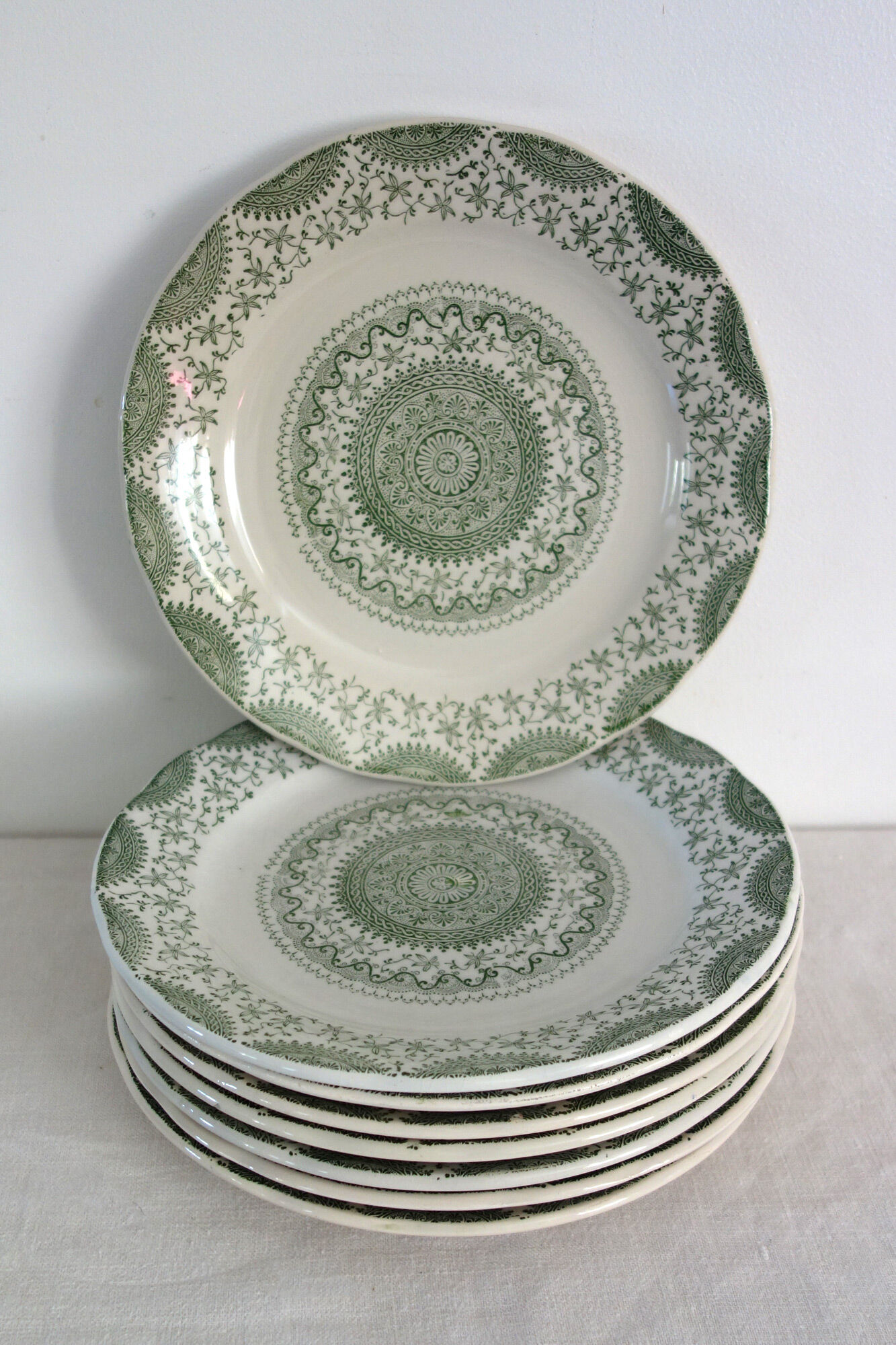 8 flat plates Fine Ware earthenware