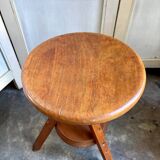 Wooden tripod stool with screw