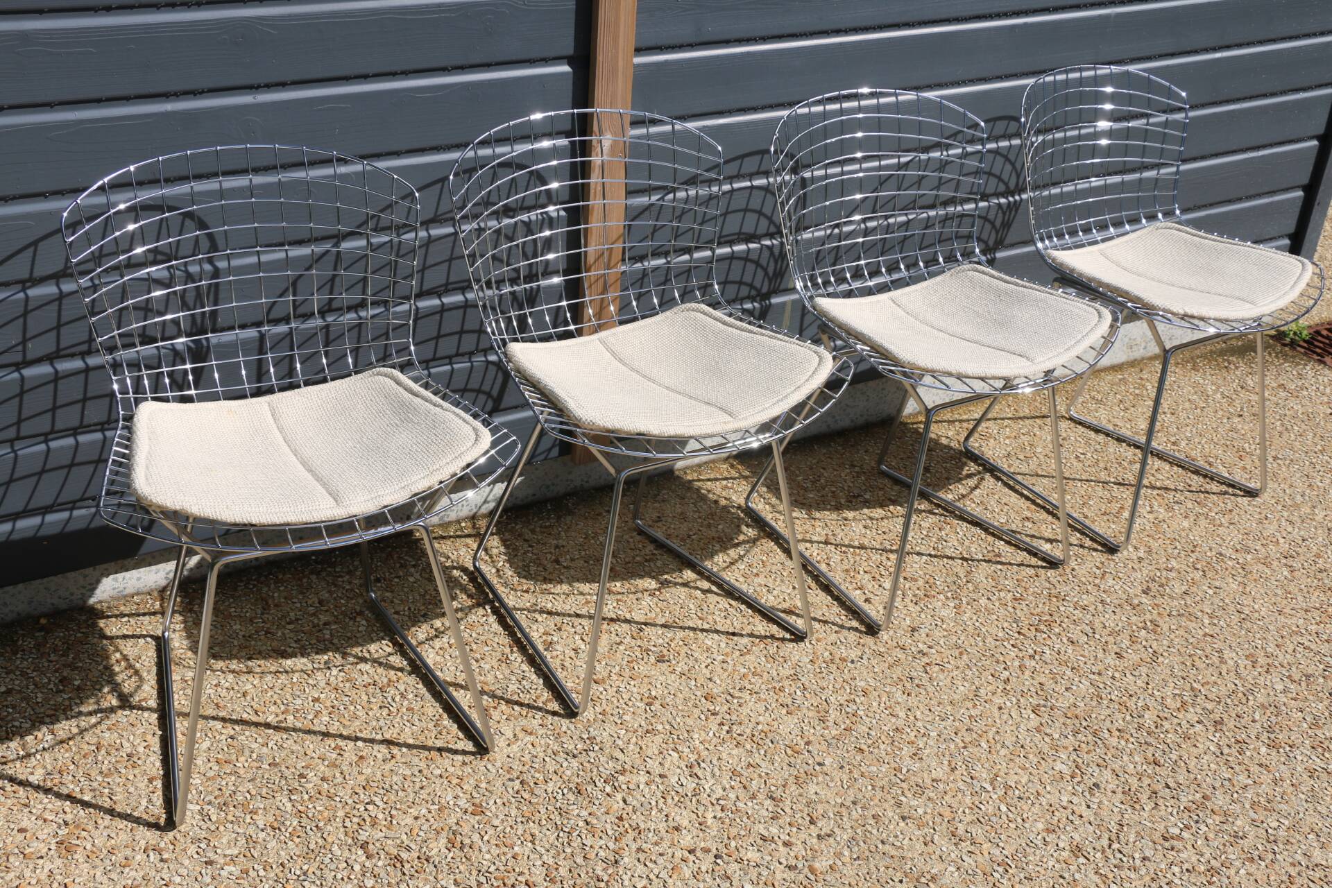 4 chrome Bertoia chairs with cushion