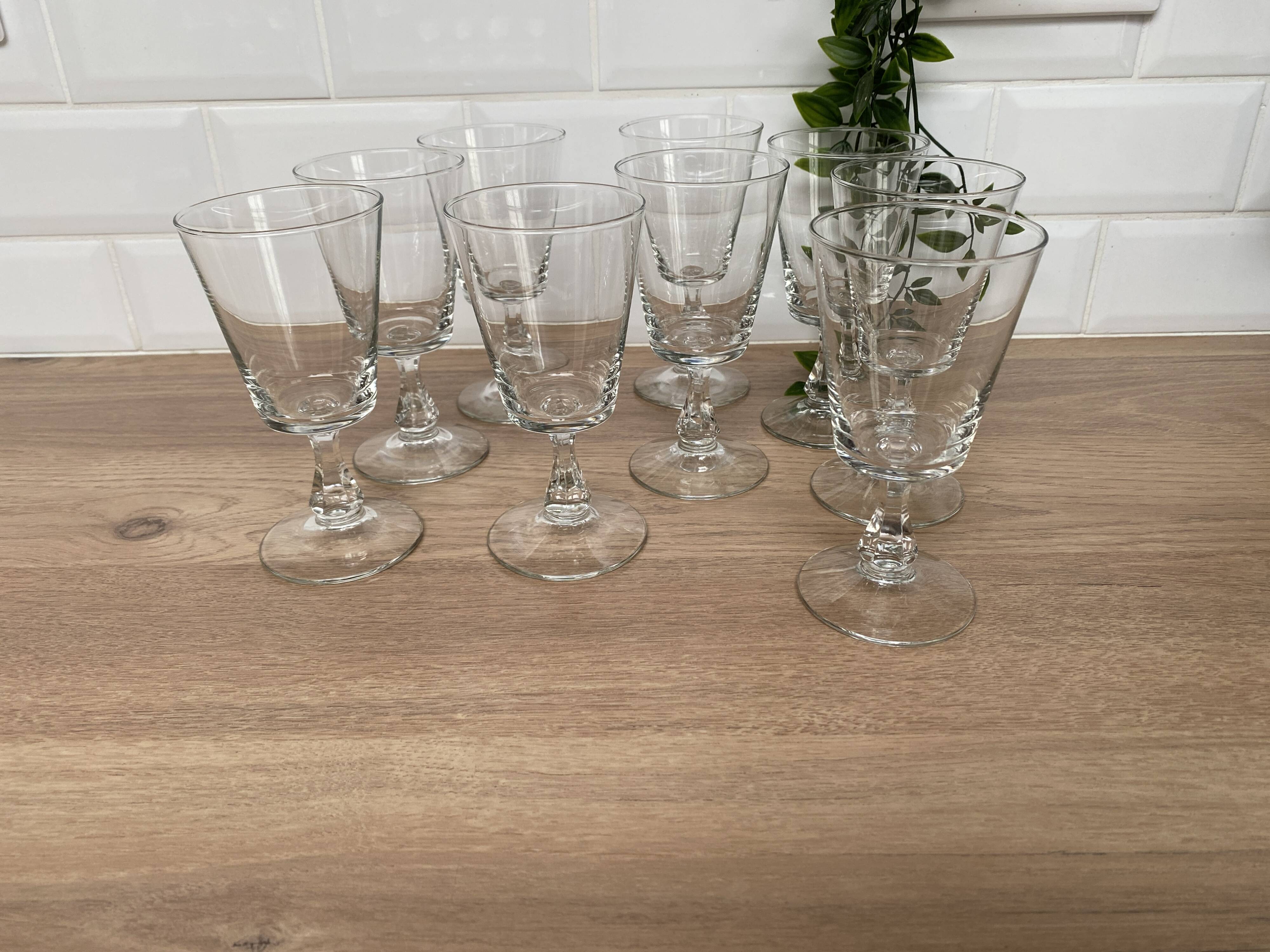 Set of 9 red wine glasses