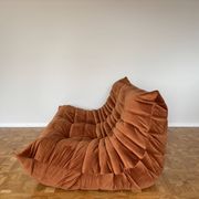 Canapé Togo deux places par Michel Ducaroy pour Ligne Roset