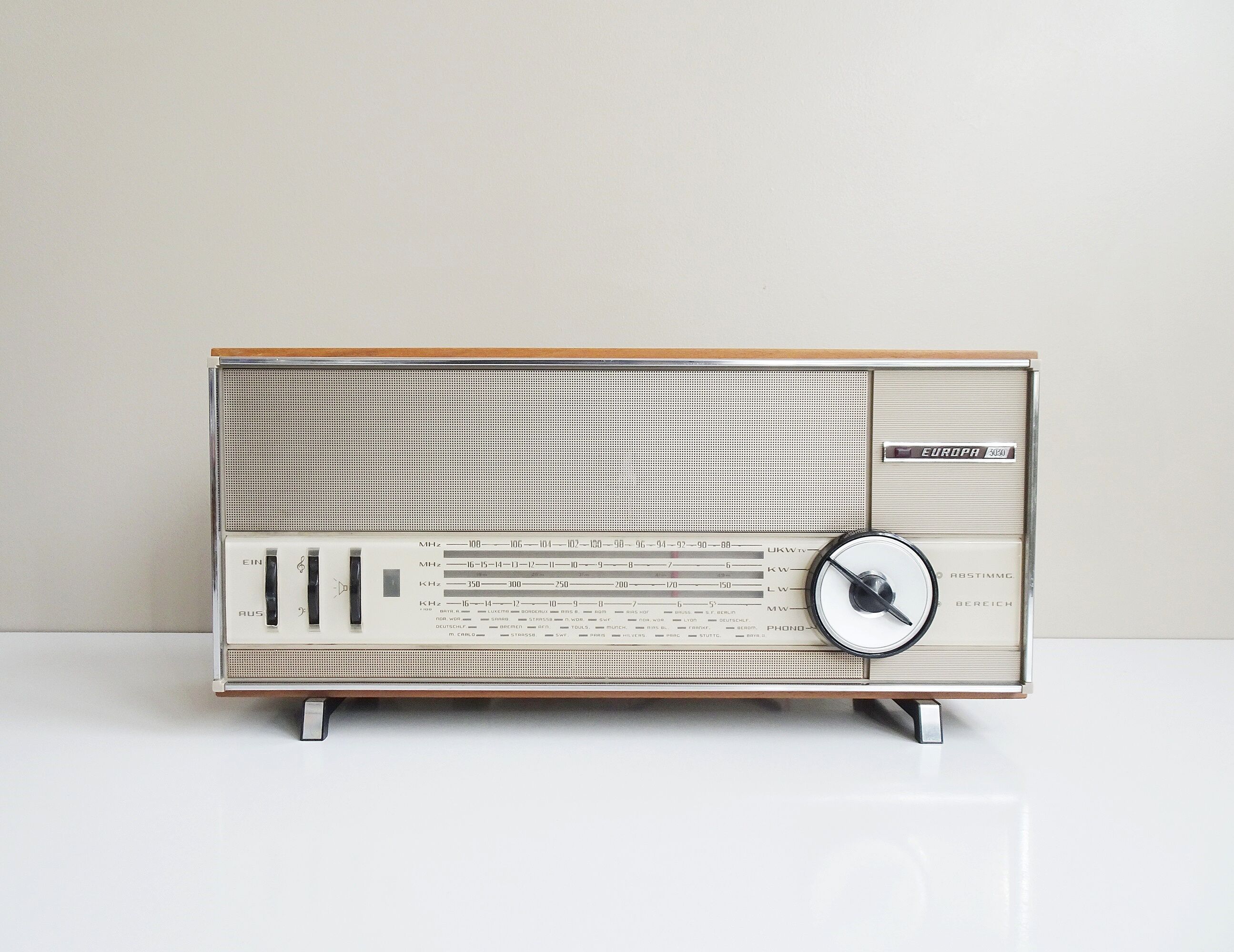 Mid century radio, tube radio europa 3030 with wood paneling