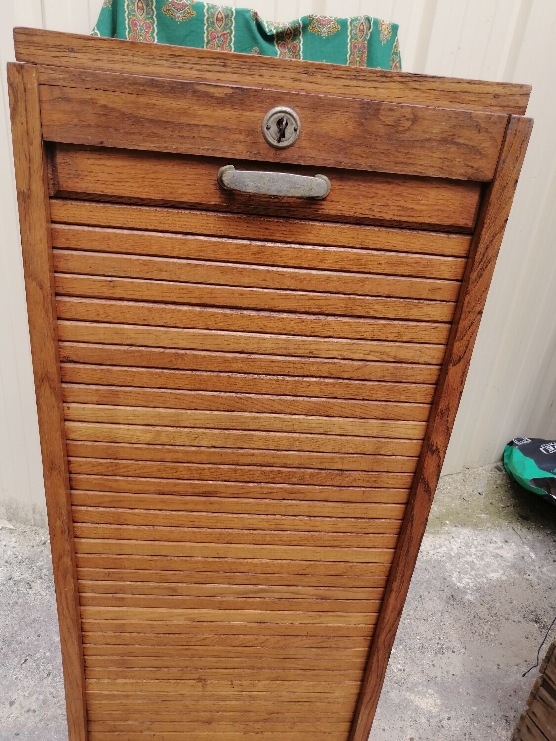 Wooden curtain binder