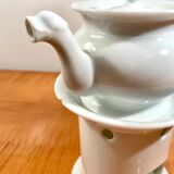 Ancienne tisanière veilleuse en porcelaine blanche
