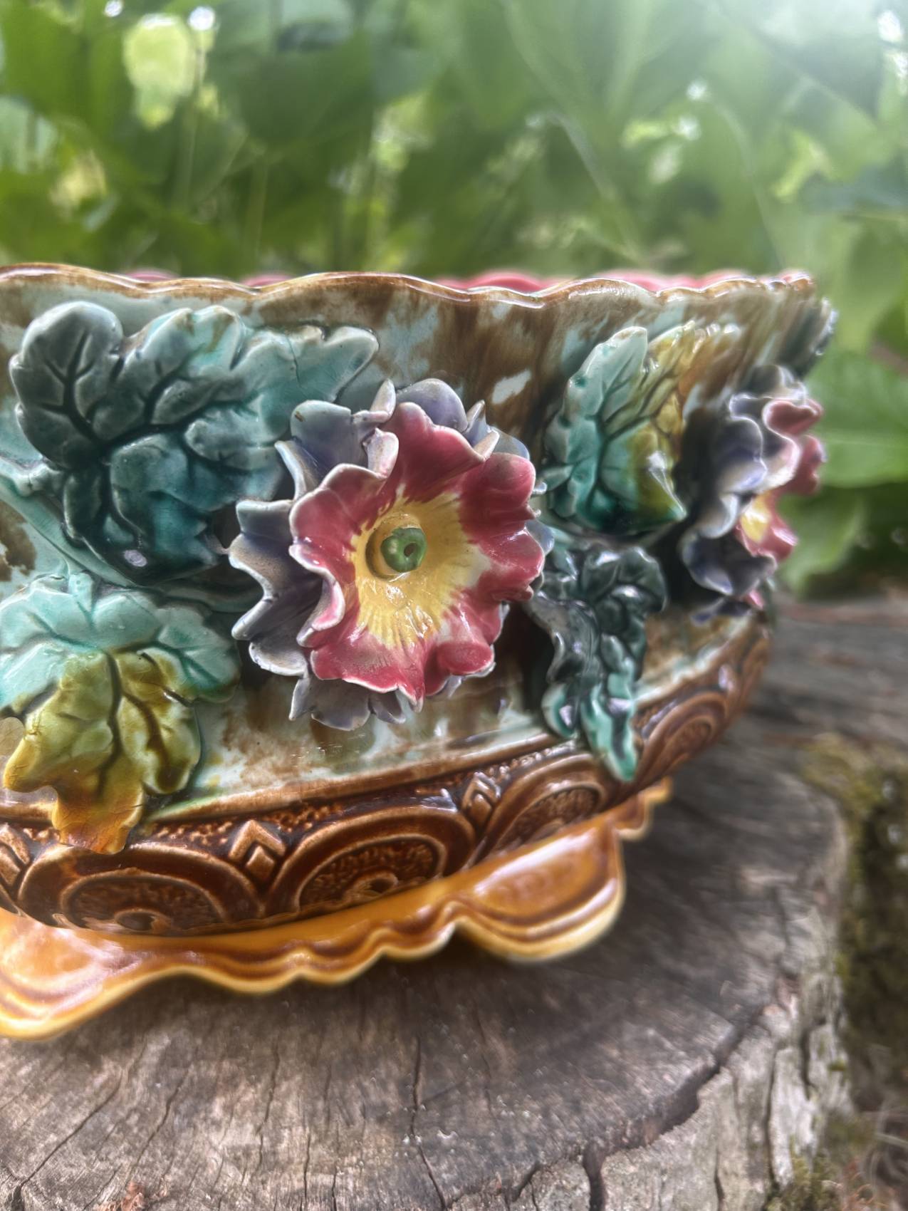 Antique jardinière in barbotine attributed to Onnaing with a floral motif.