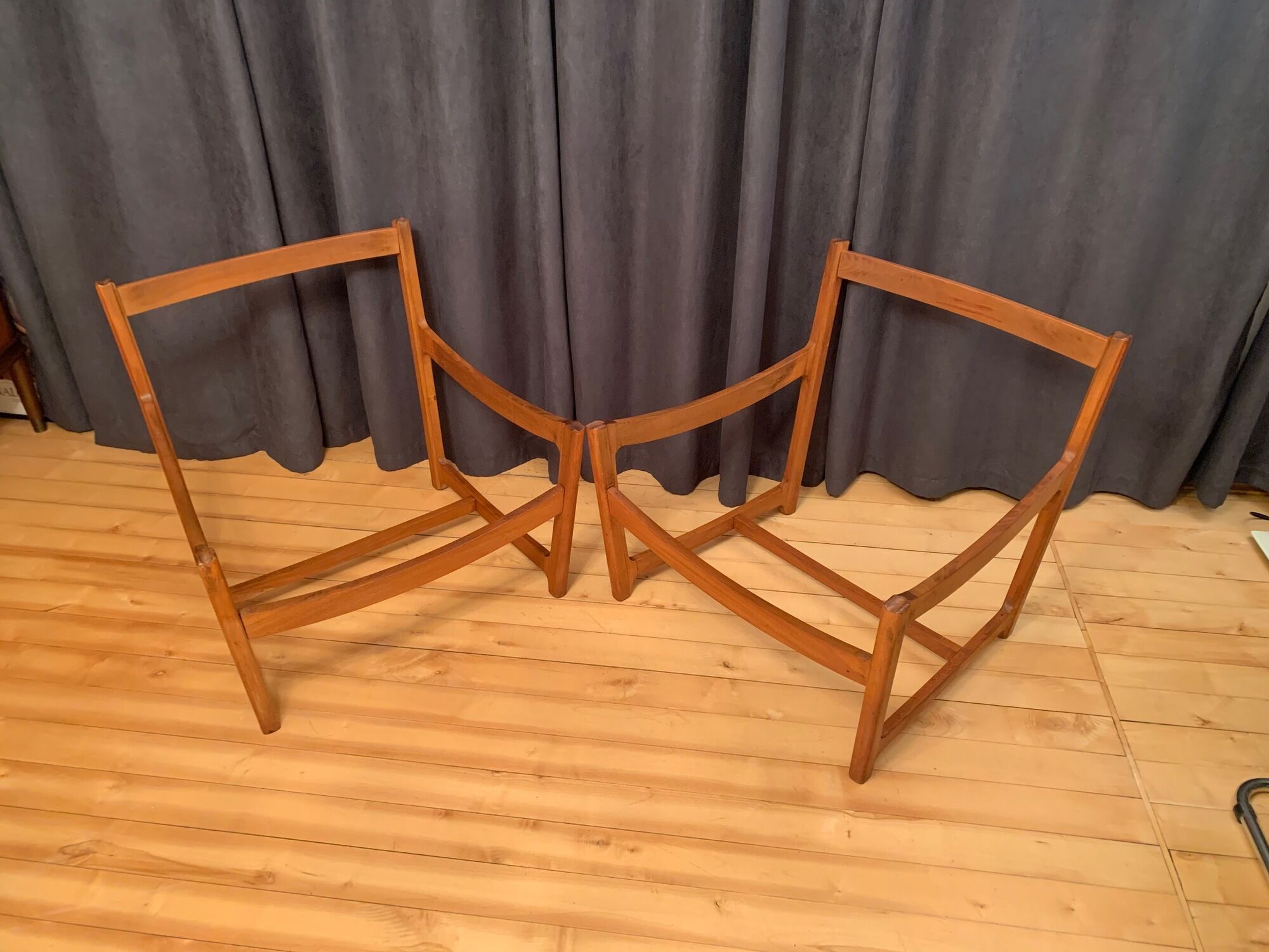 Une paire de fauteuils Tchécoslovaquie années 1970