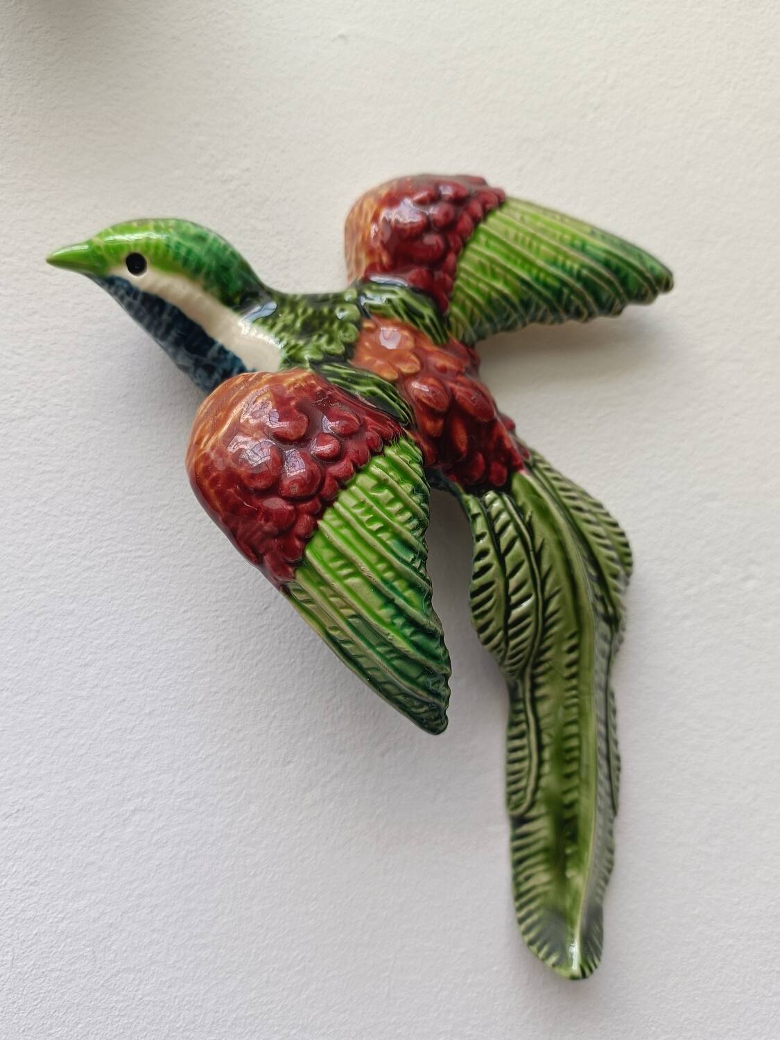 Two exotic birds in slip to hang