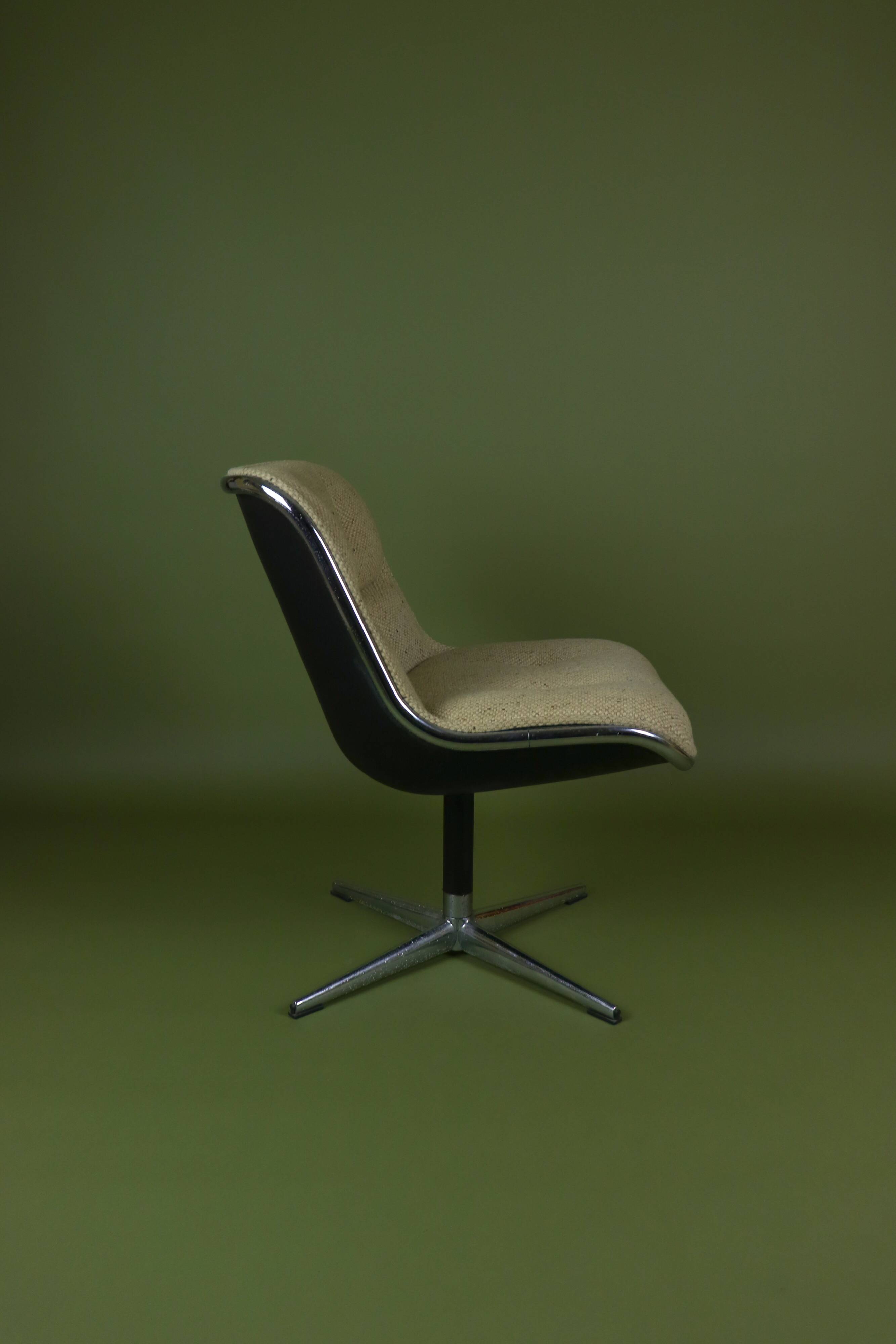 Executive Chair Charles Pollock Knoll first edition 1965