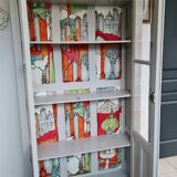 Vitrine Parisienne en chêne ondée intérieur ouatine et tissus palais d argent orange