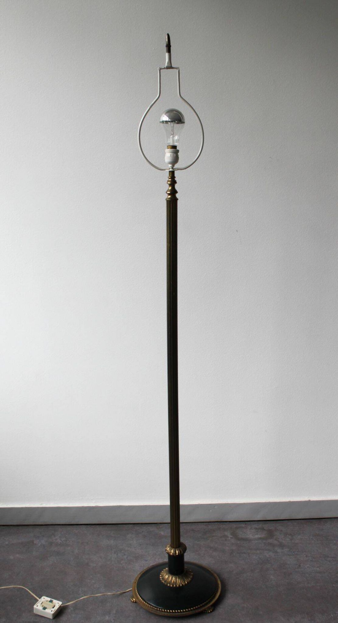Lampadaire en bronze, style Louis XVI.