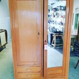 Armoire parisienne vintage avec miroir