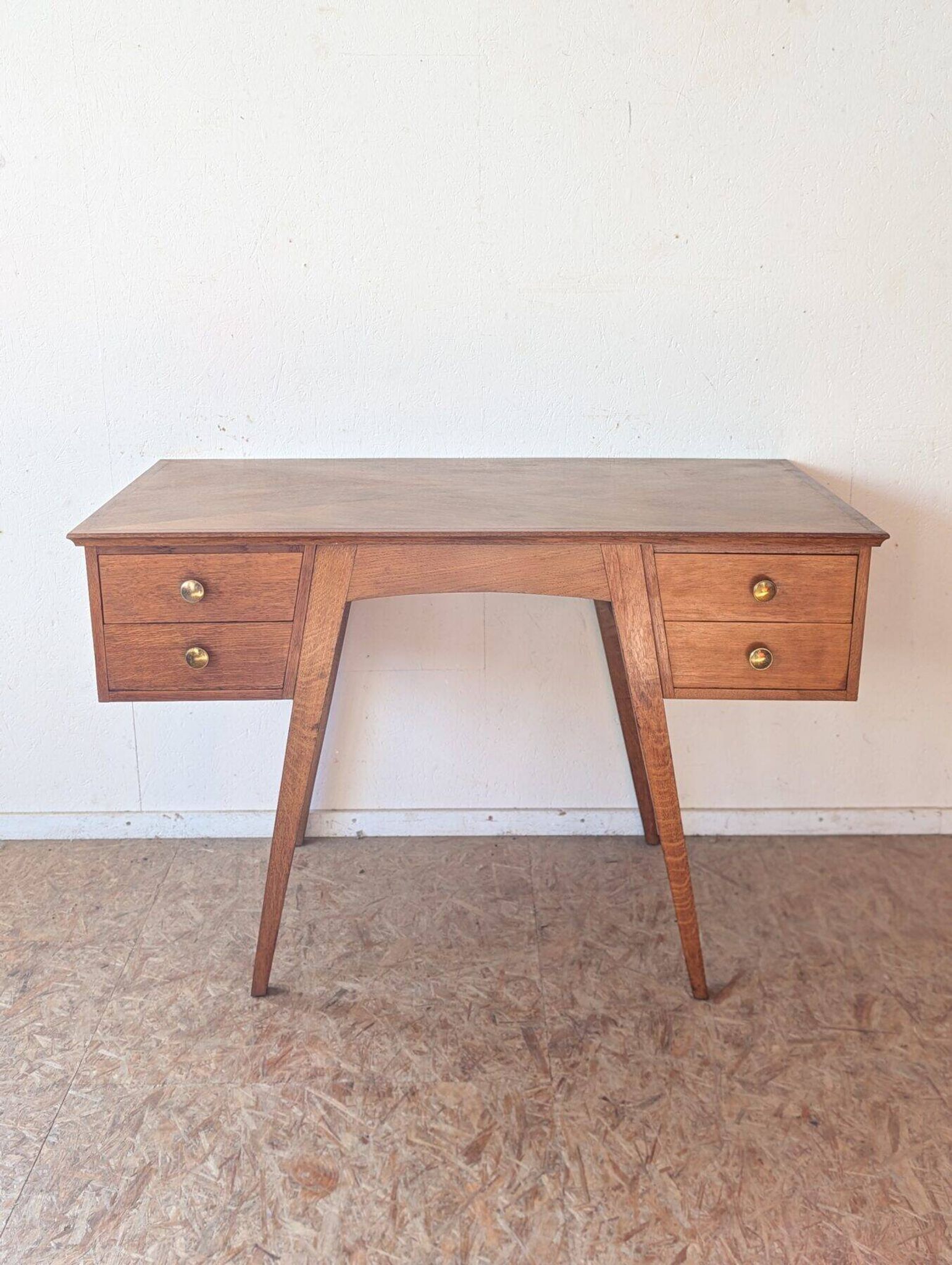 Bureau recto-verso chêne pieds compas des années 50