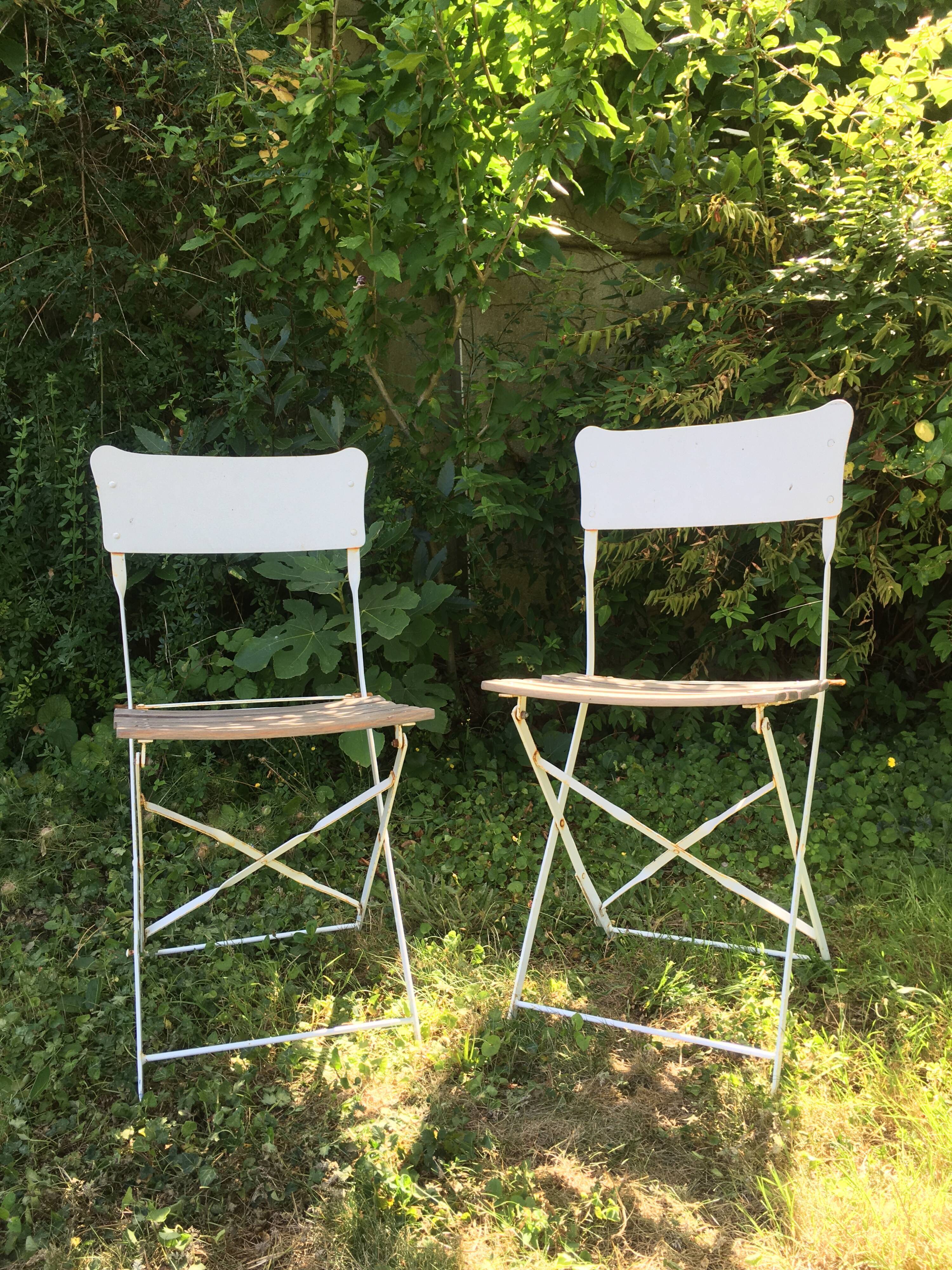 Lot of 2 old garden chairs
