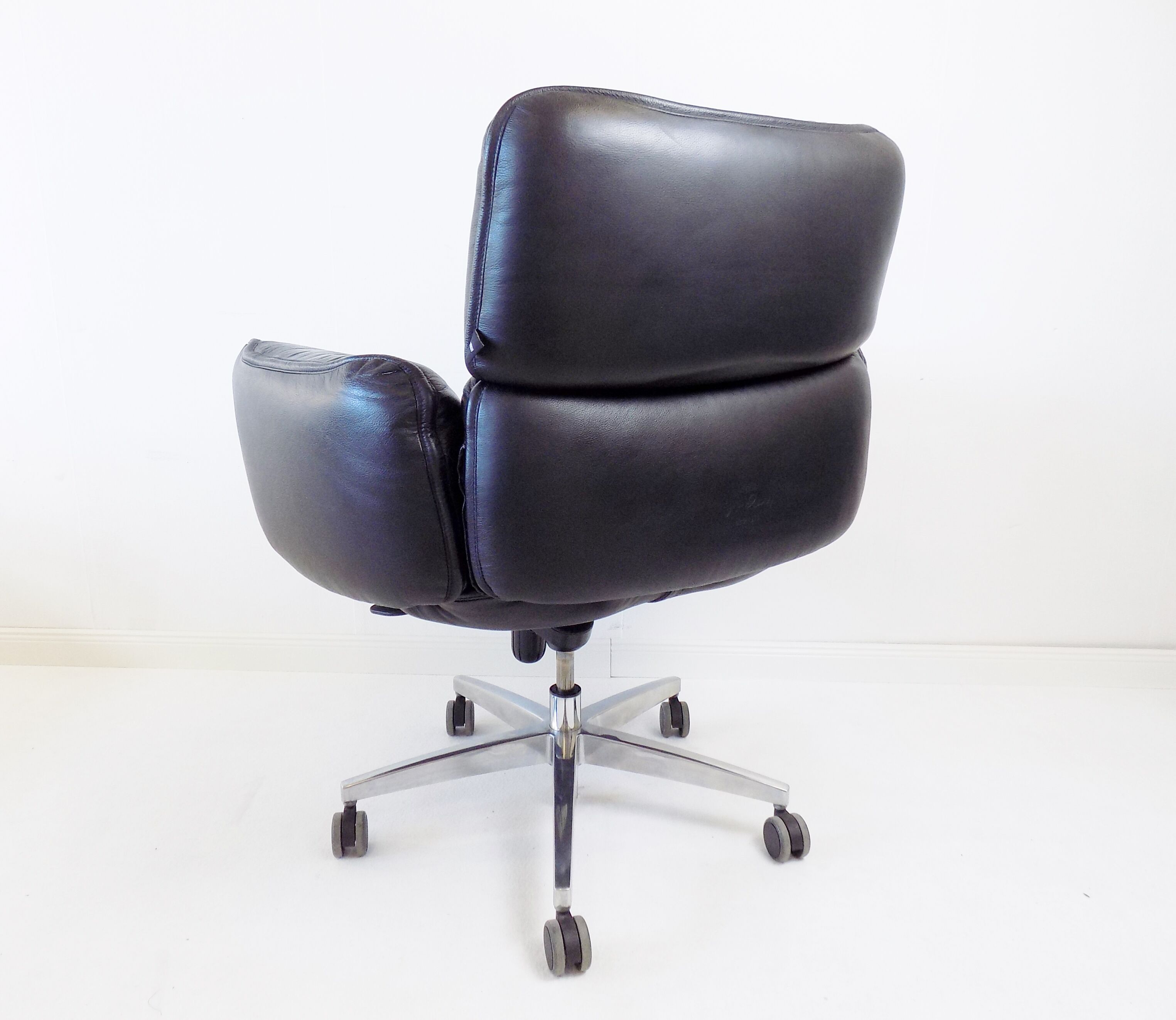 Otto Zapf office leather armchair for top star